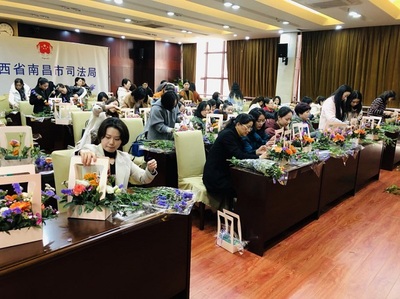 市司法局婦委會(huì)舉辦“追逐夢(mèng)想 綻放風(fēng)采”花藝講座 以花為媒，豐富文化生活，彰顯巾幗風(fēng)采